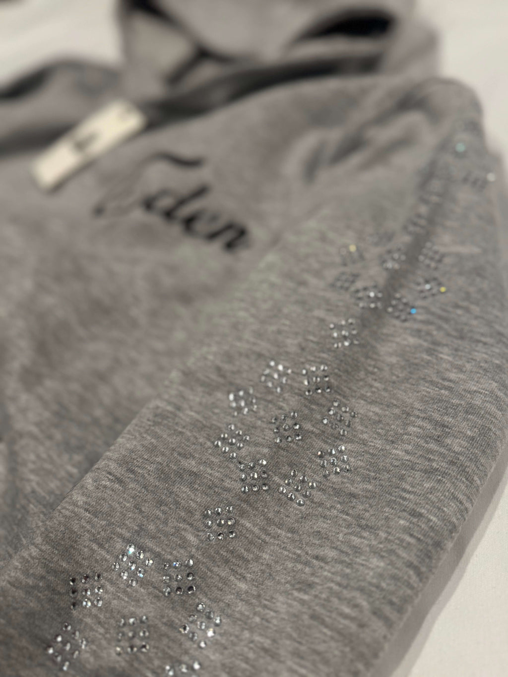 EDEN RHINESTONE SWEATSUIT - Luxurious Comfort & Style